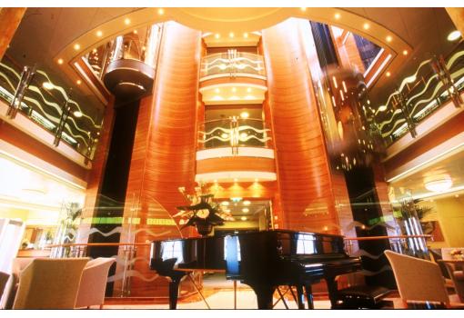 El espectacular Atrium del buque 